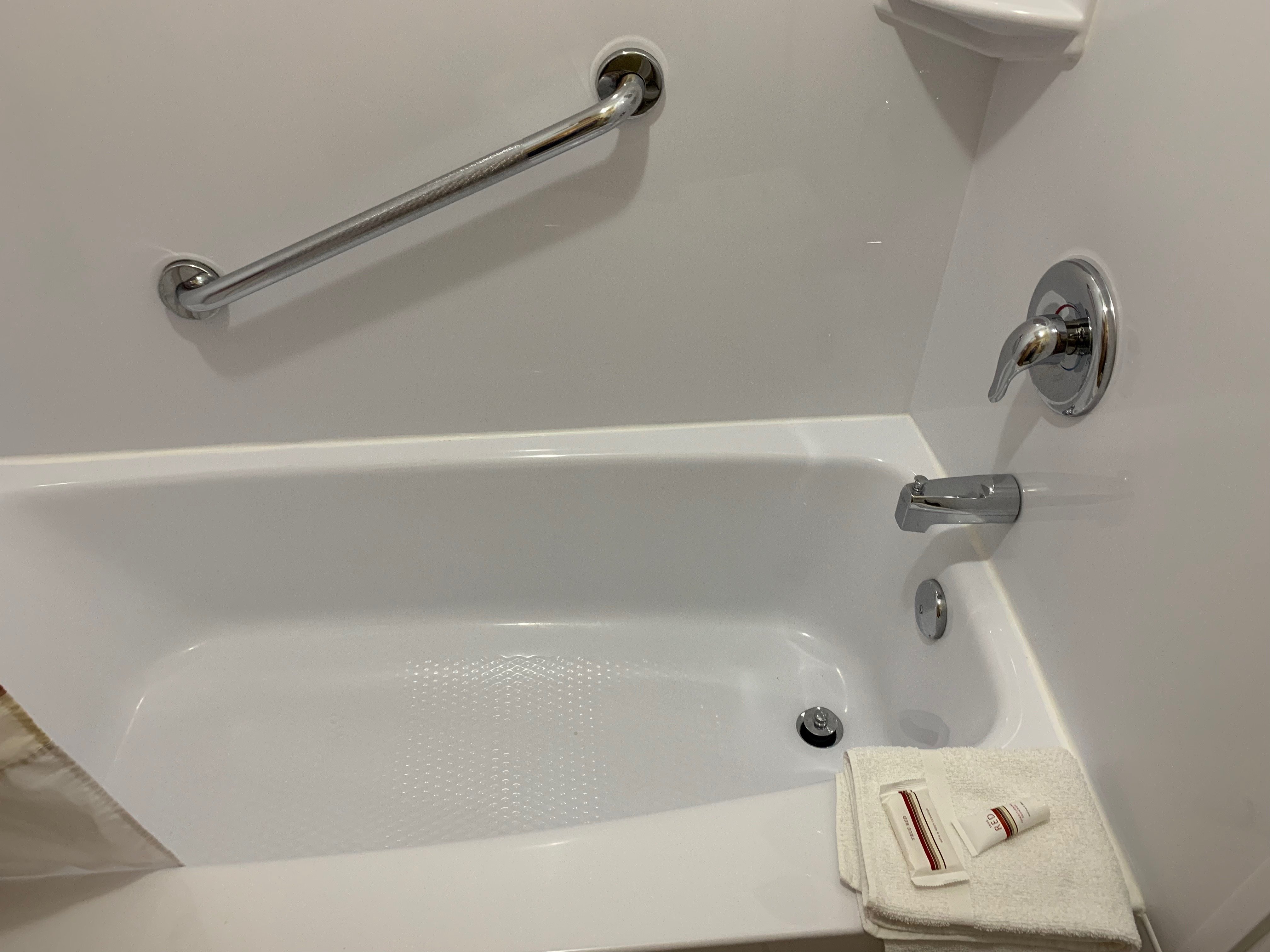 Red Roof Inn & Suites Cave City-浴室