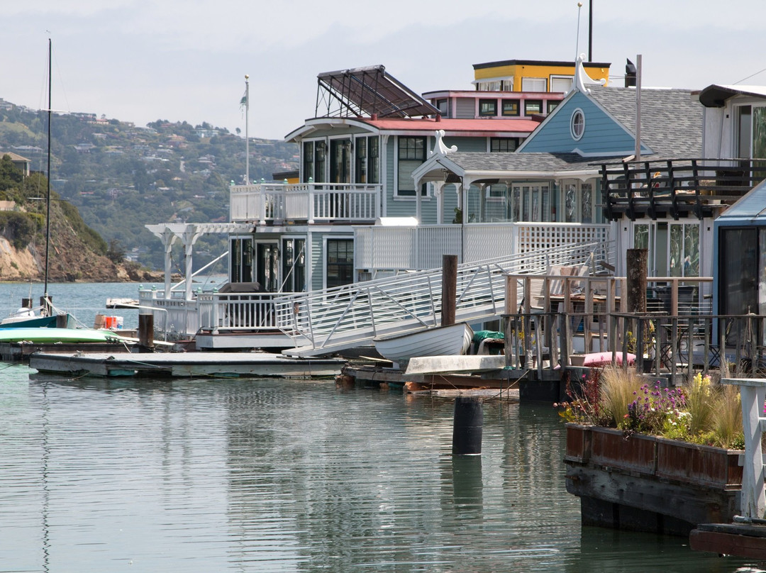 Waldo Point Harbor景点图片