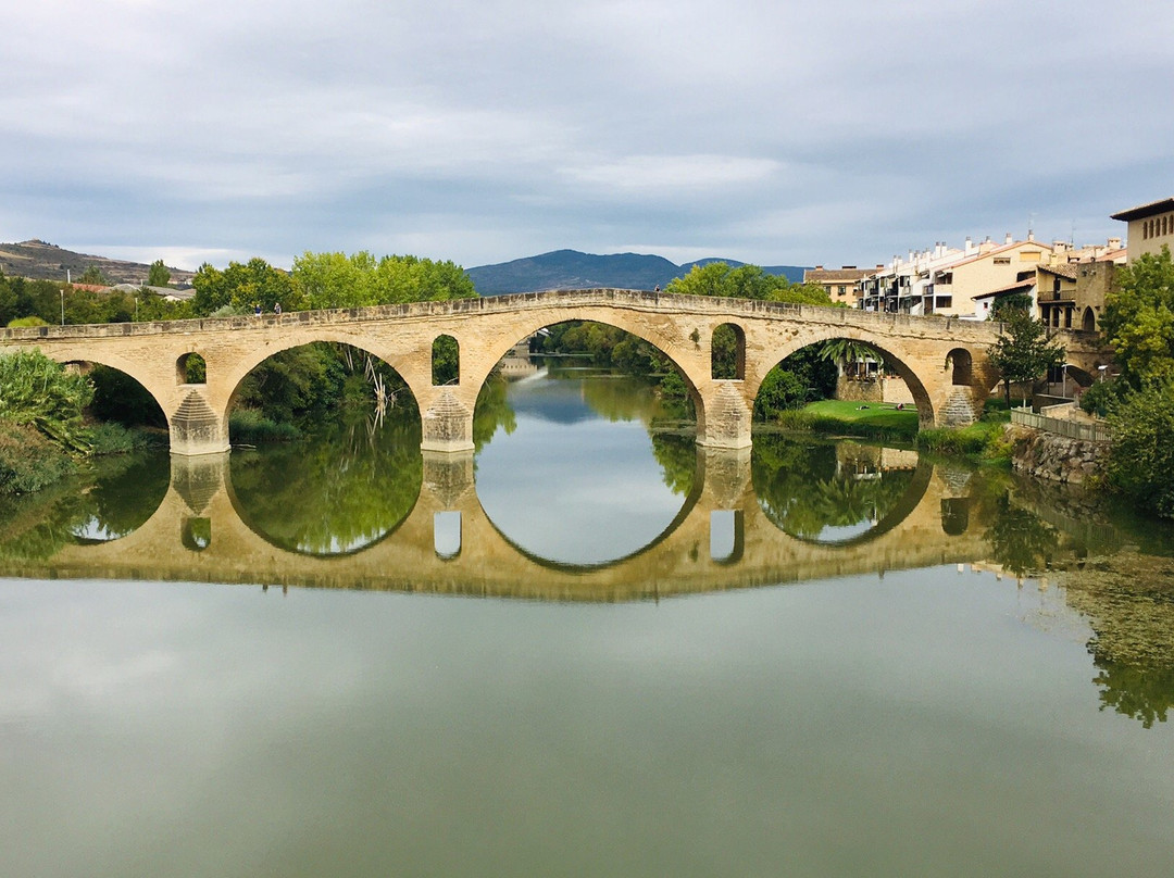 Puente Romanico-Puente la Reina必去景点