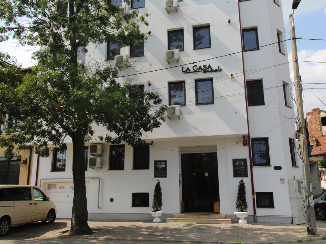 Avenue Parliament主图