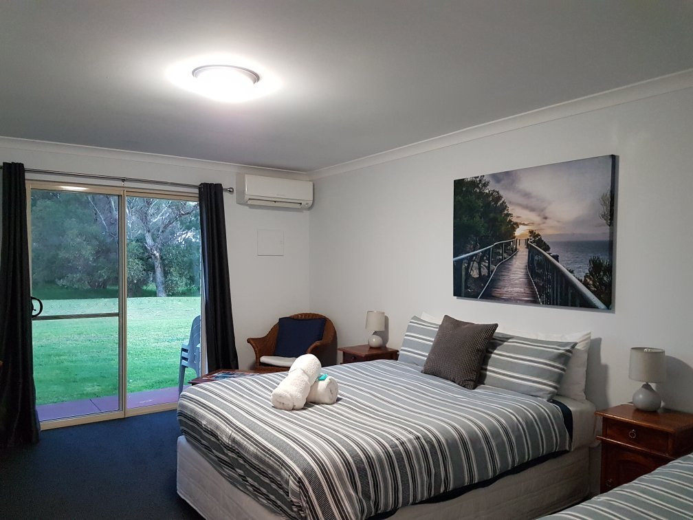 港边汽车旅馆主图