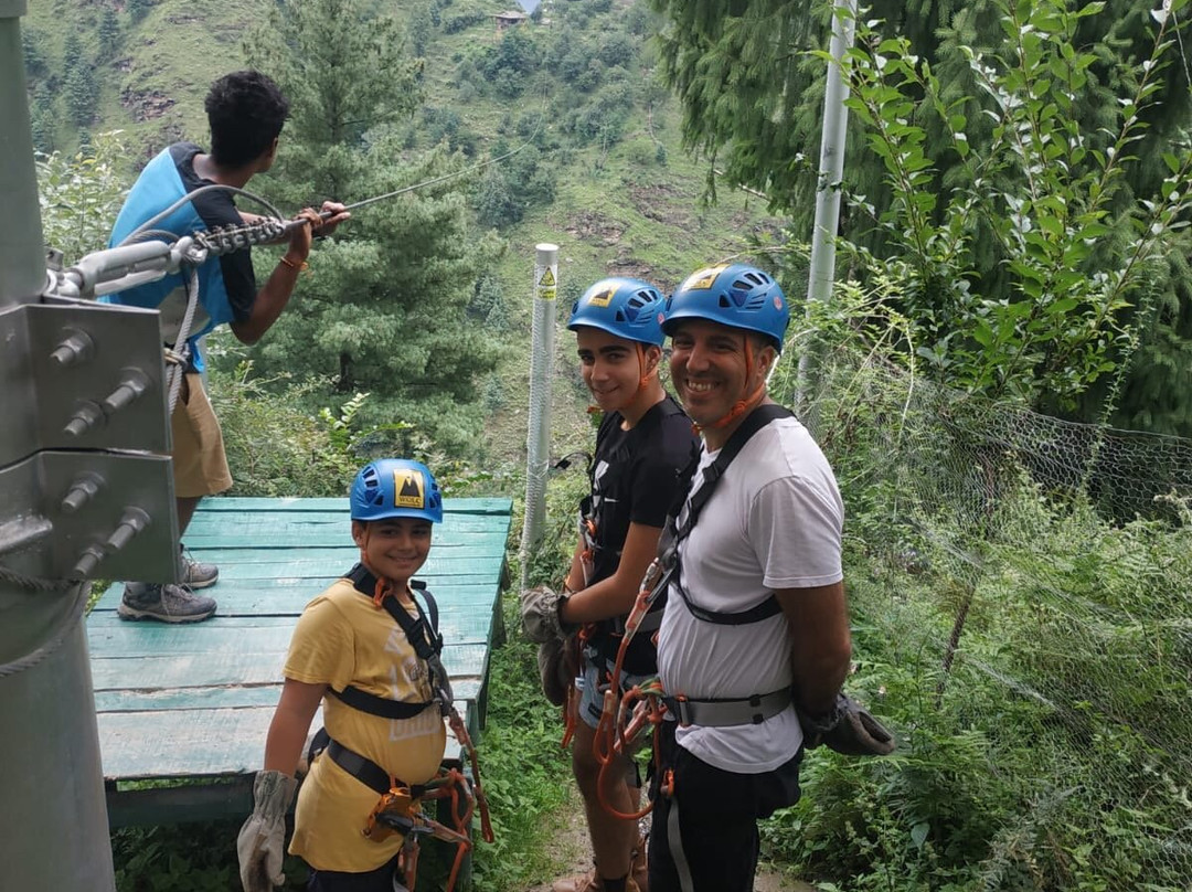 World Outdoor Leadership Centre Zipline Tour景点图片