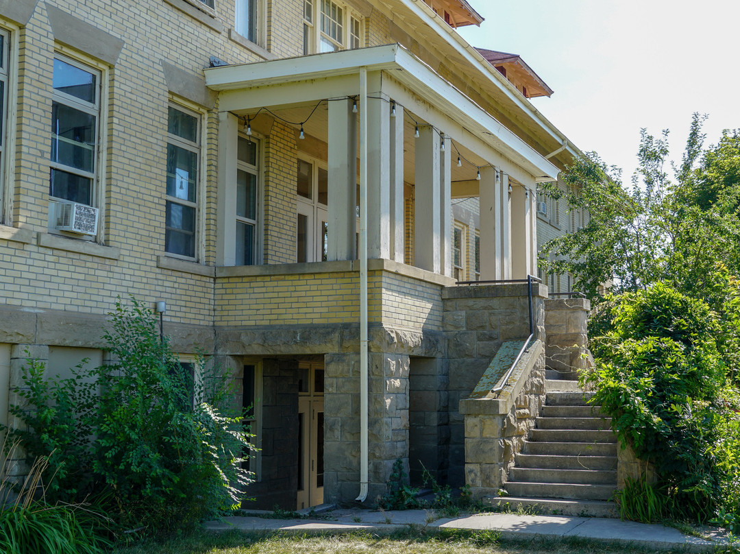 Gooding University Inn & Resort主图