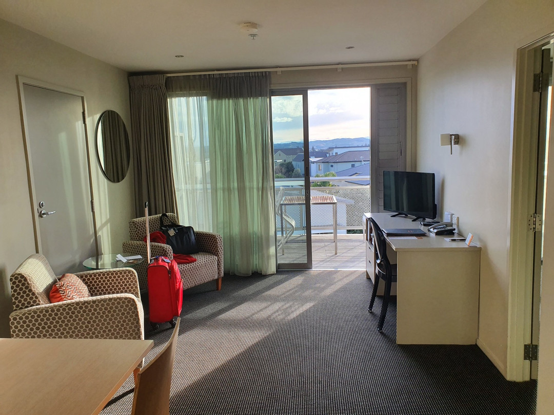 The Crown Hotel主图