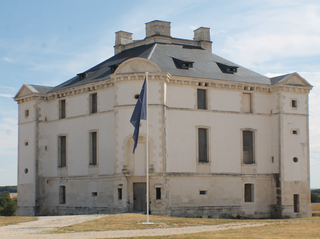Chateau de Maulnes-Cruzy-le-Chatel必去景点