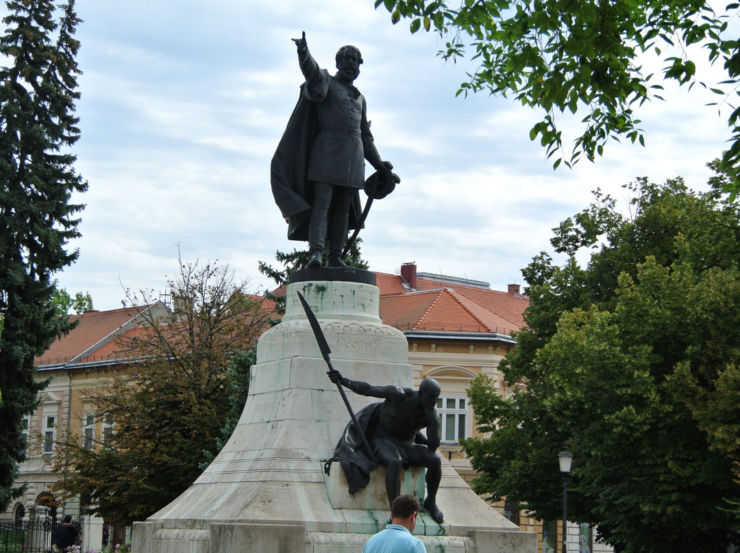 Statue of Kossuth Lajos景点图片