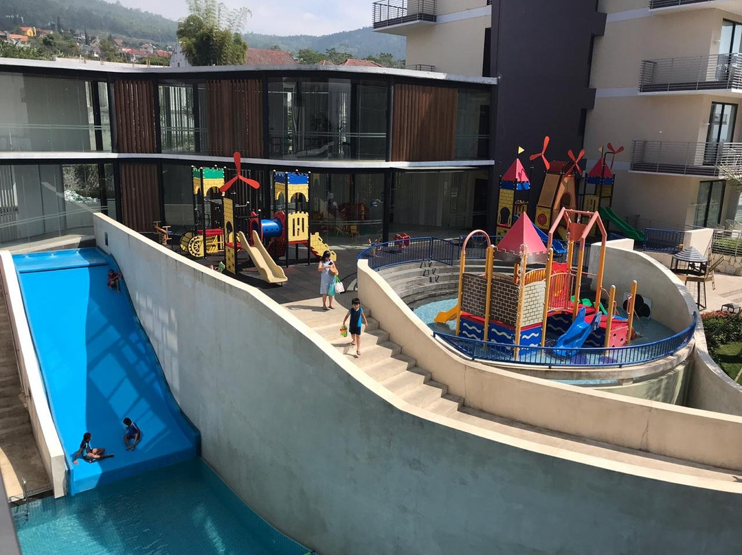 Golden Tulip Holland Resort Batu主图