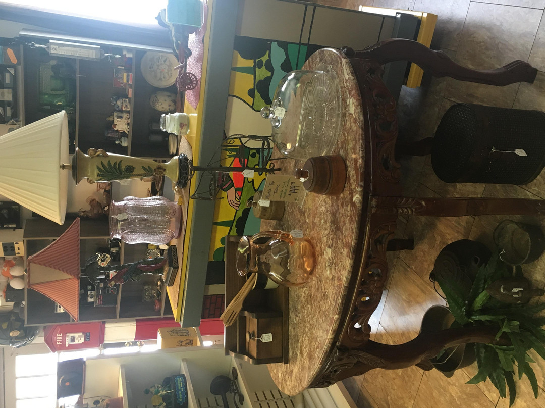 Recovered Relics Antique's and Unique's-Kingston必去景点