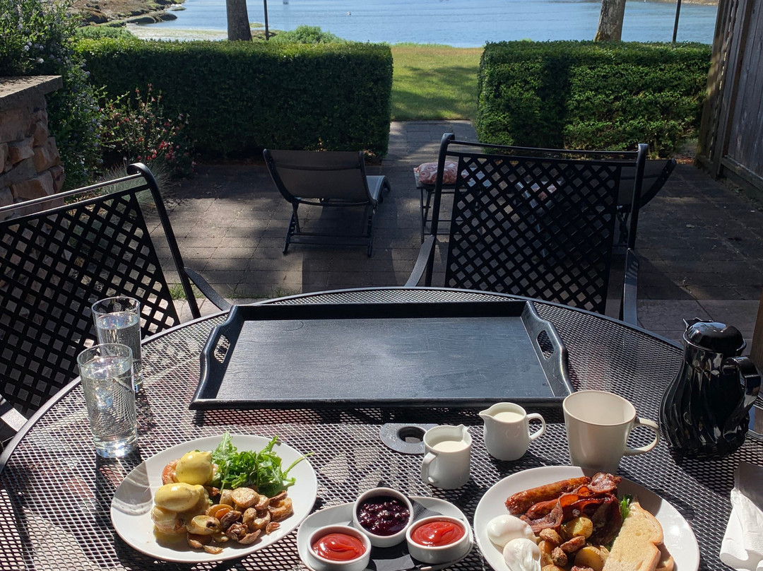 Galiano Oceanfront Inn and Spa主图