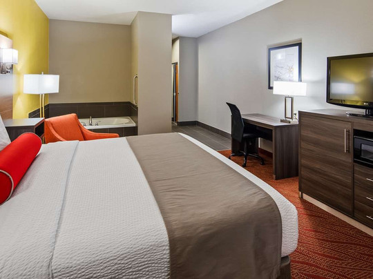 贝斯特韦斯特普勒斯米德韦斯特城旅馆&套房酒店主图