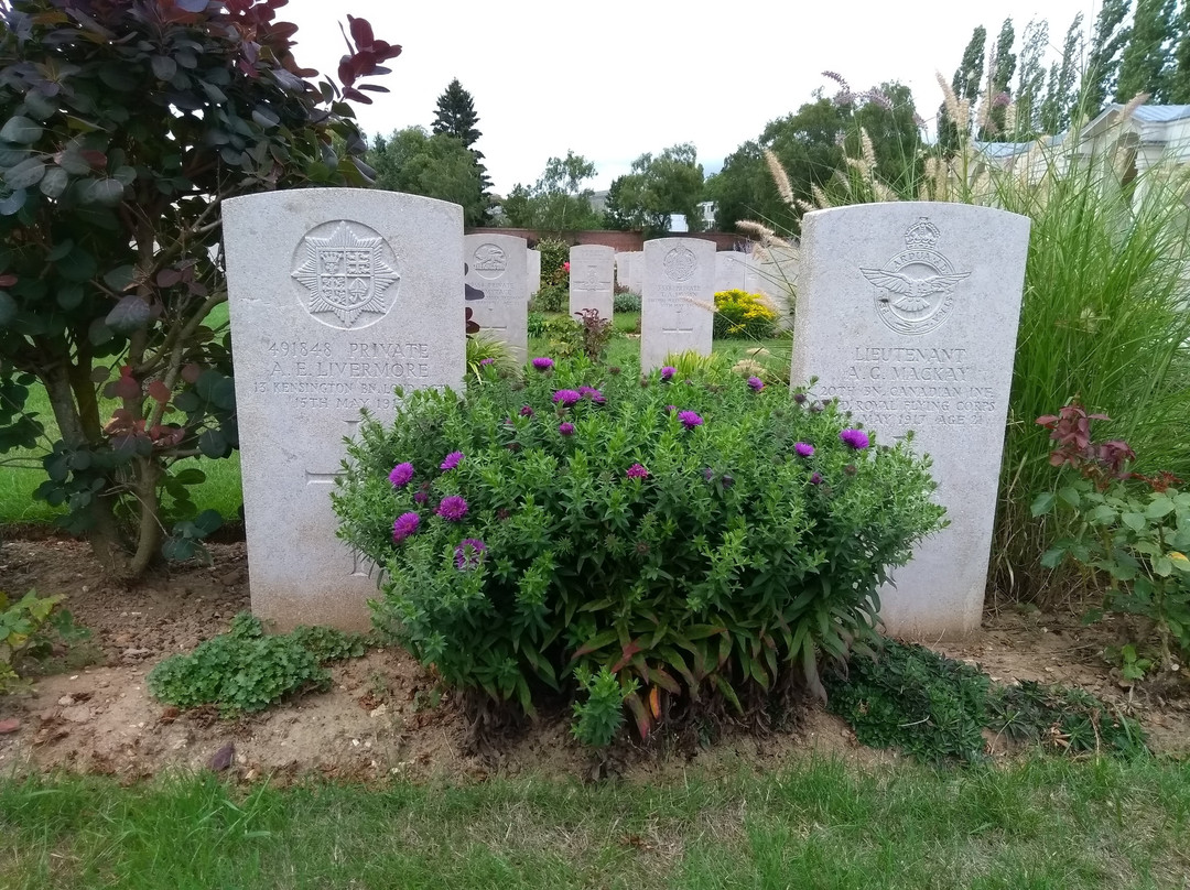 Faubourg-d'Amiens Cemetery景点图片