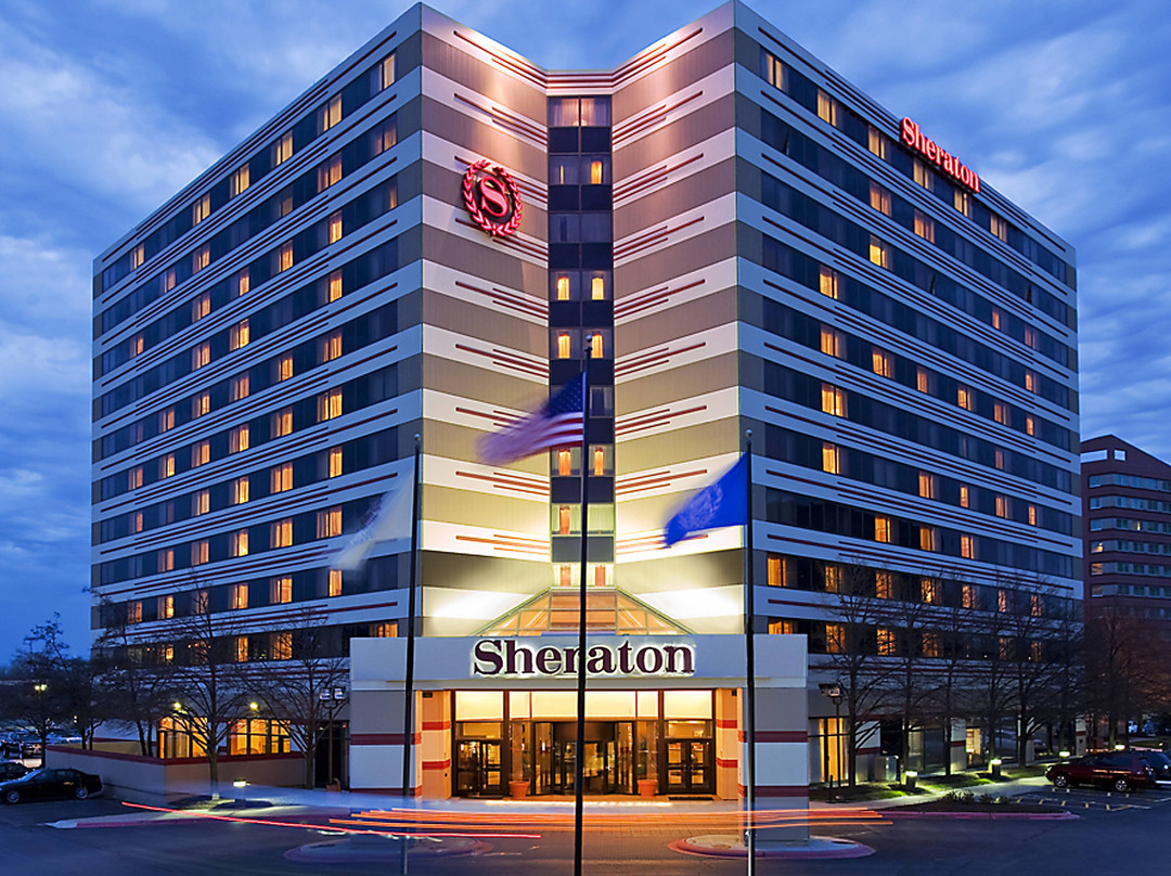 芝加哥奥黑尔喜来登套房酒店主图