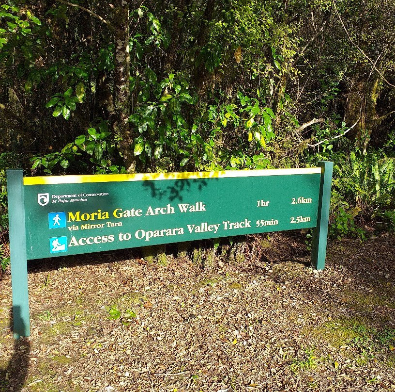 Moria Gate Mirror Tarn Loop景点图片
