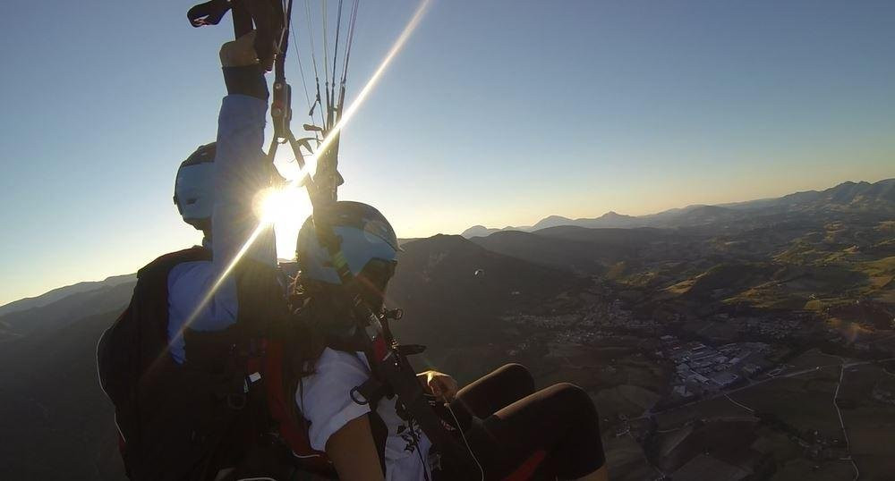 Parapendio e deltaplano biposto-佩鲁贾必去景点