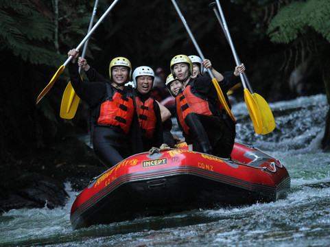Ready 2 Roll Shuttles-罗托鲁瓦必去景点