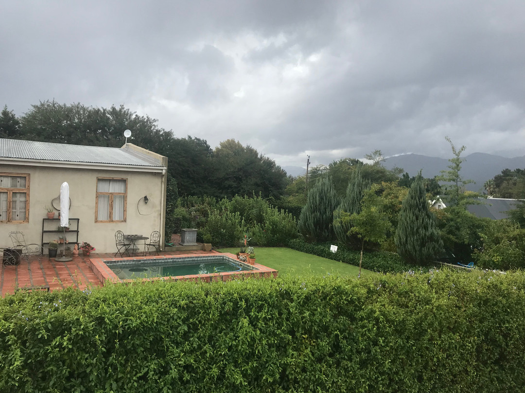 Station House Simondium主图