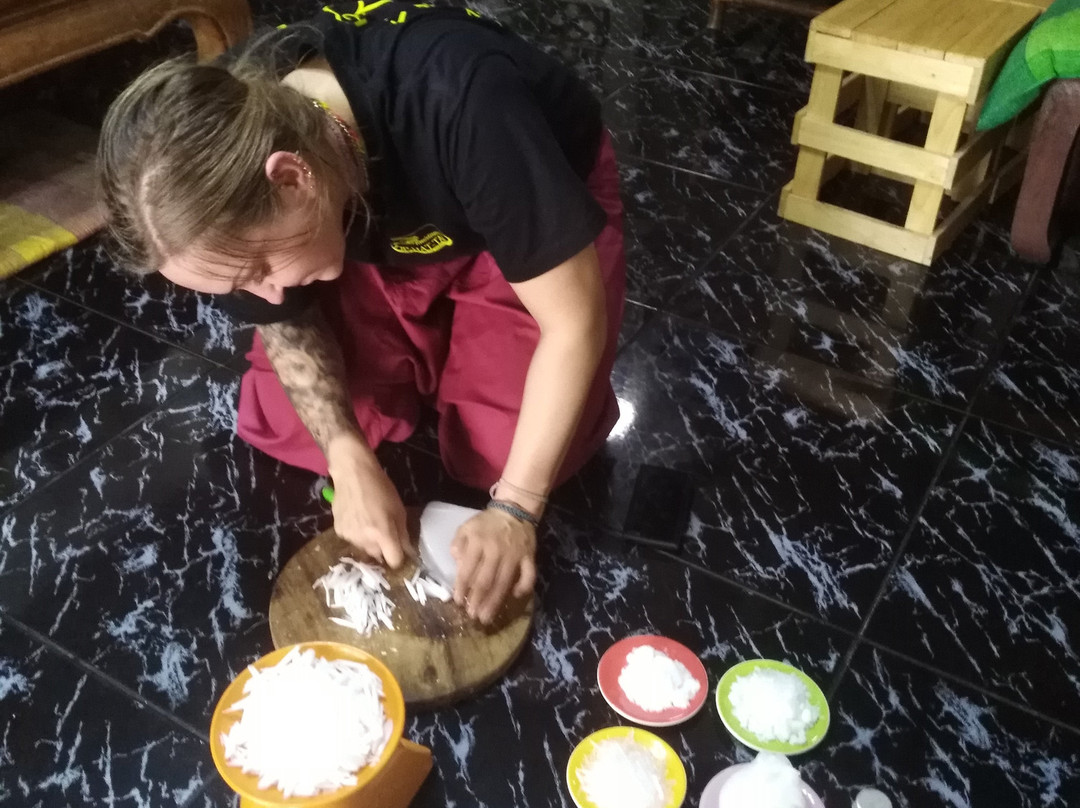 Tip Hat Taa Professional Thai Massage-Treatments-Therapy And Teaching Courses-Si Phum必去景点