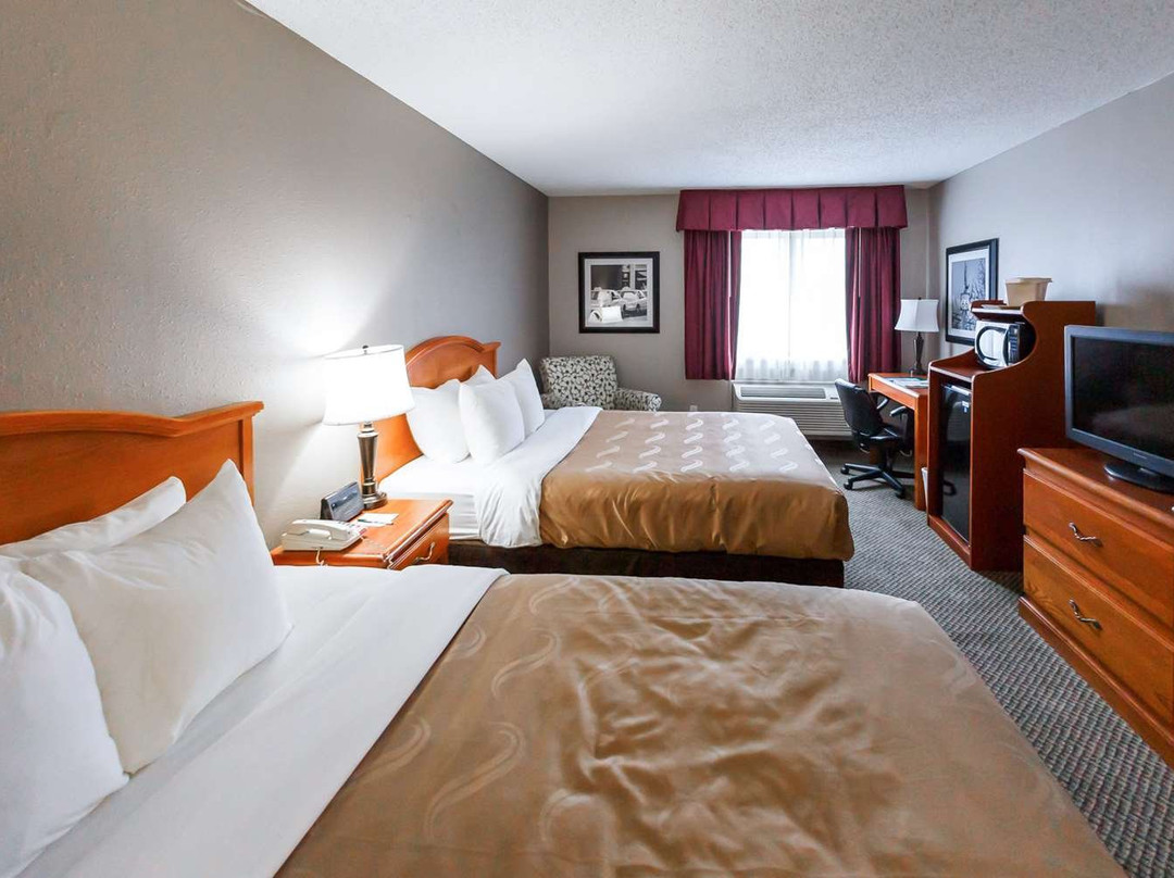 Quality Inn Burlington near Hwy 34主图