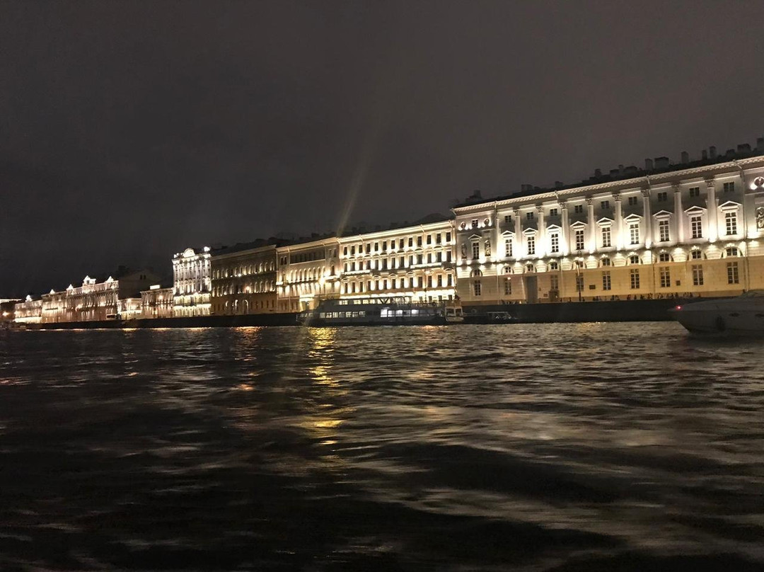 Medved Tours-圣彼得堡必去景点