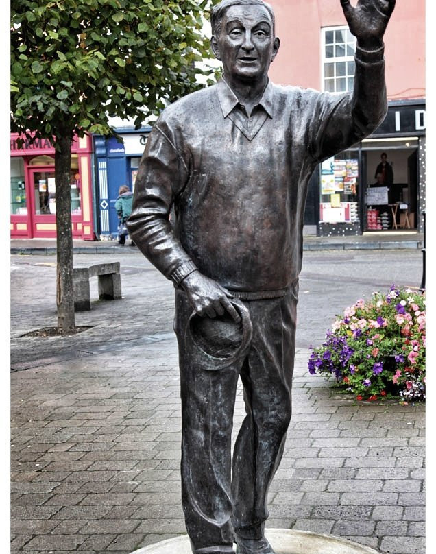 John B Keane Statue-Listowel必去景点