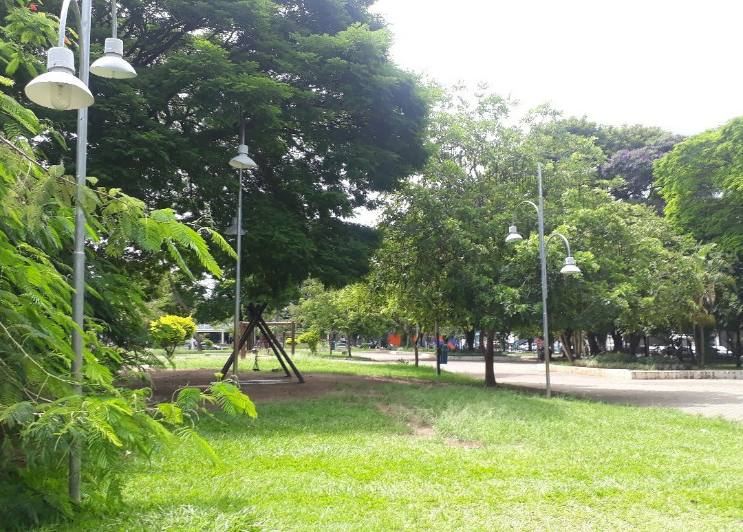 Praca Santa Terezinha景点图片