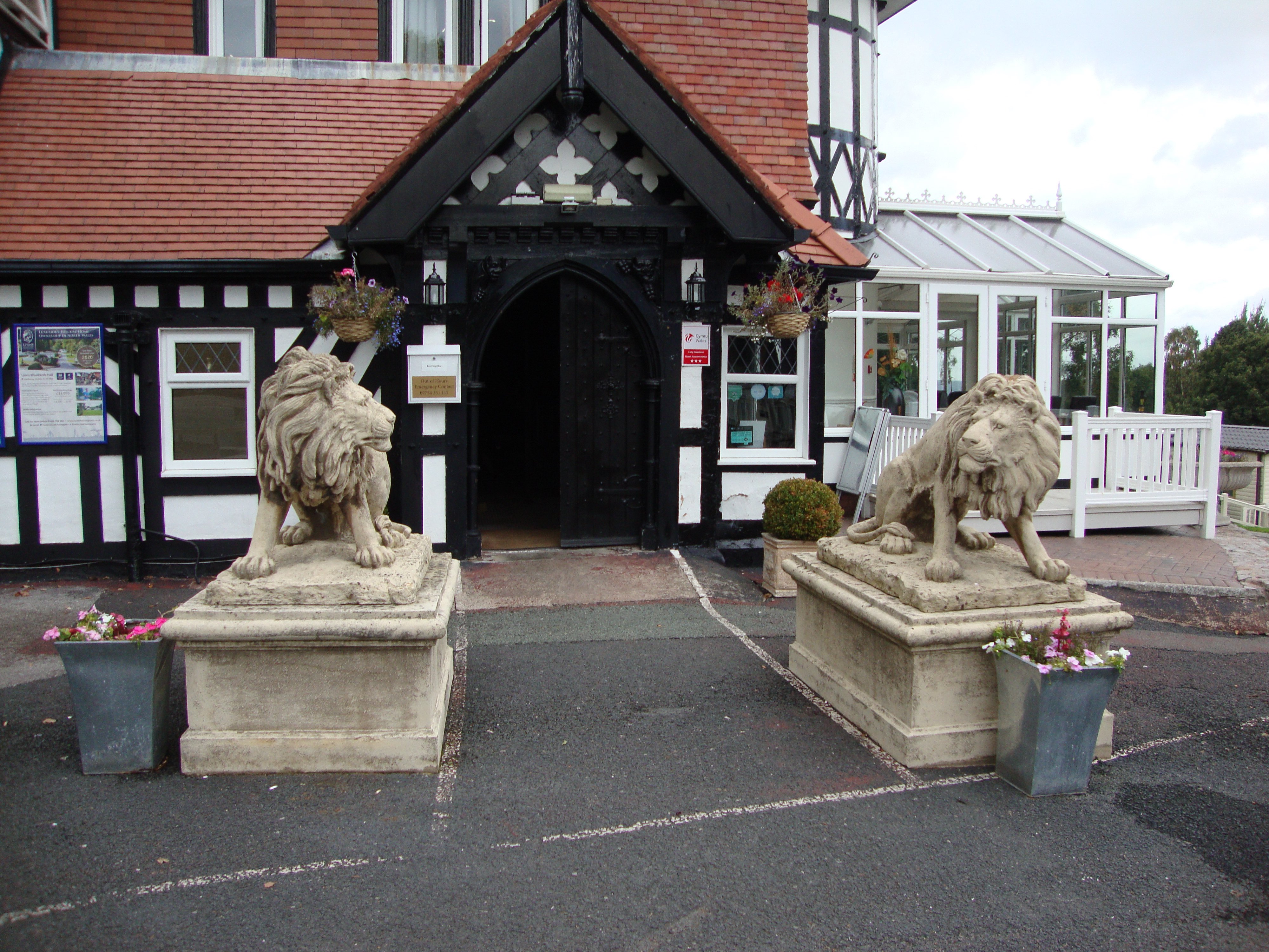 Lyons Woodlands Hall Holiday Park & Hotel-浴室