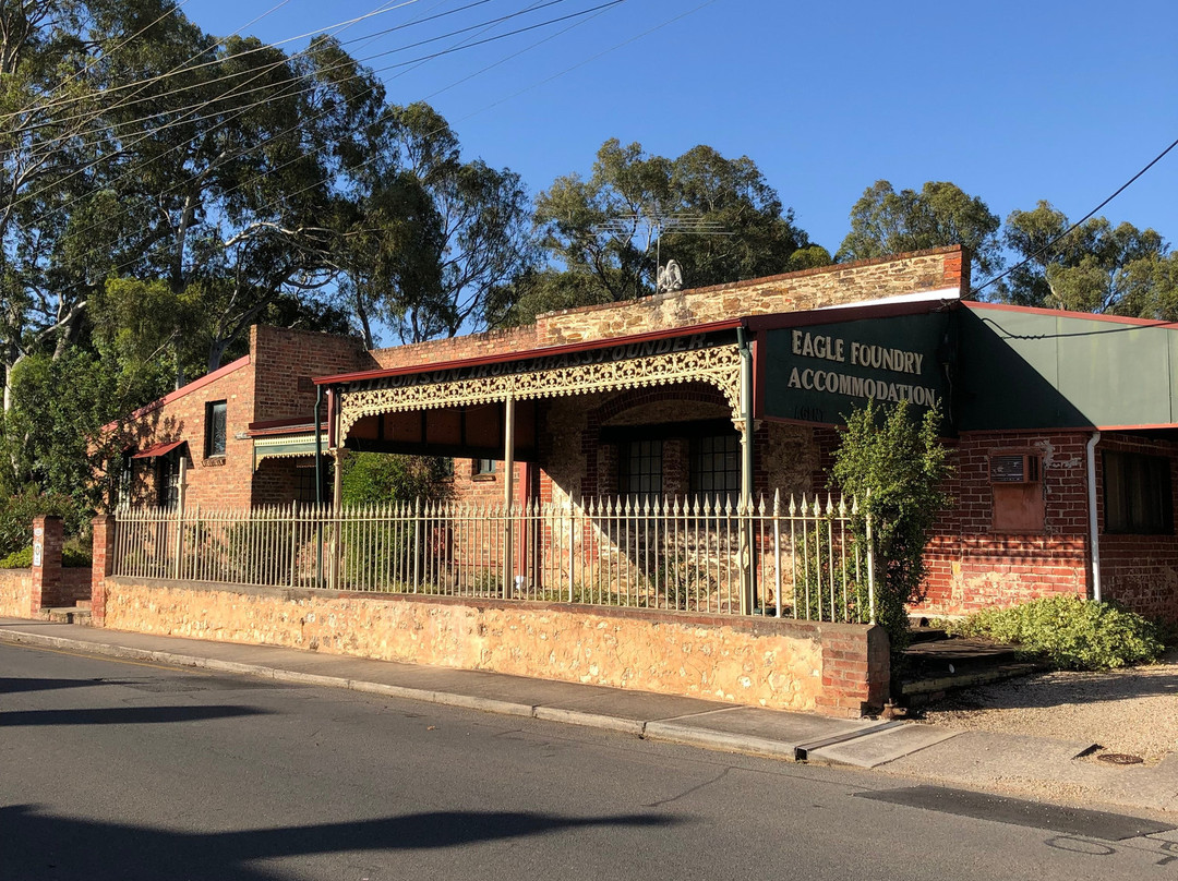 鹰铸造床和早餐主图