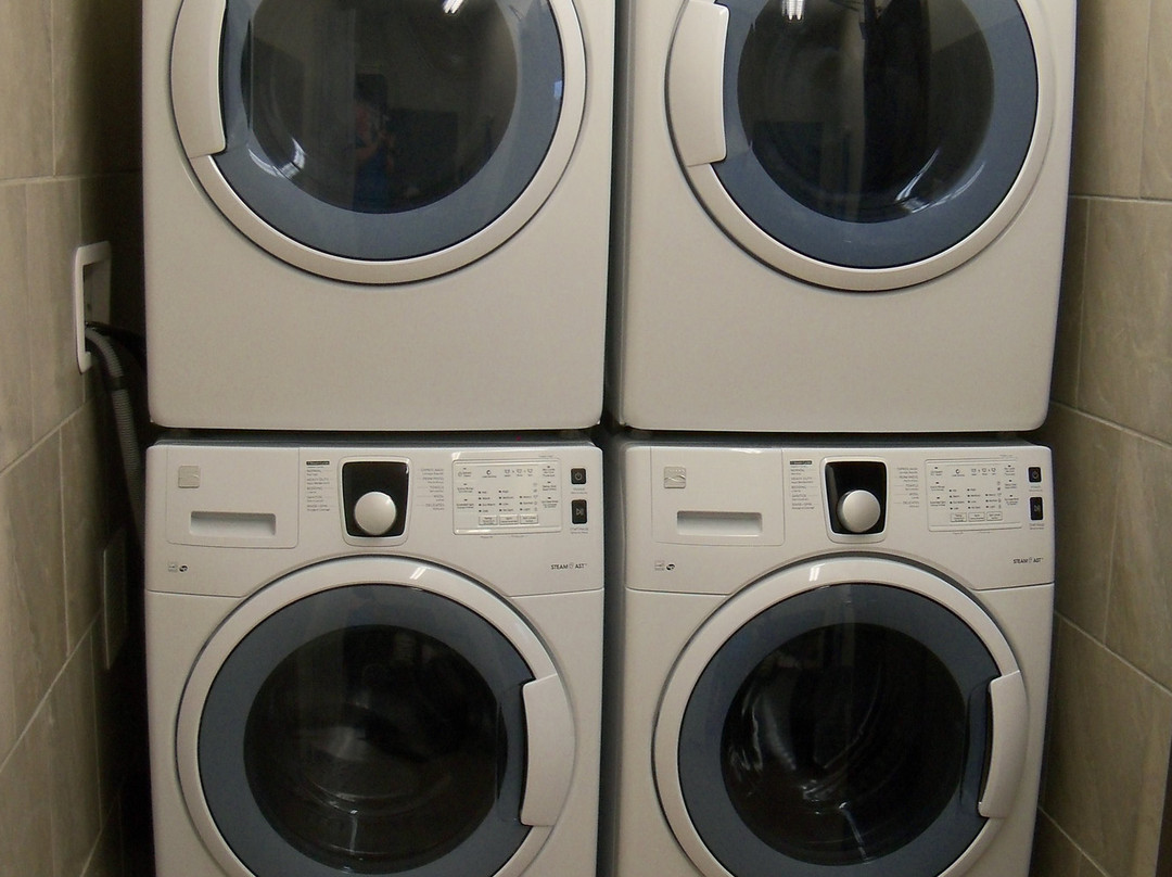 Crossroads Inn & Suites主图