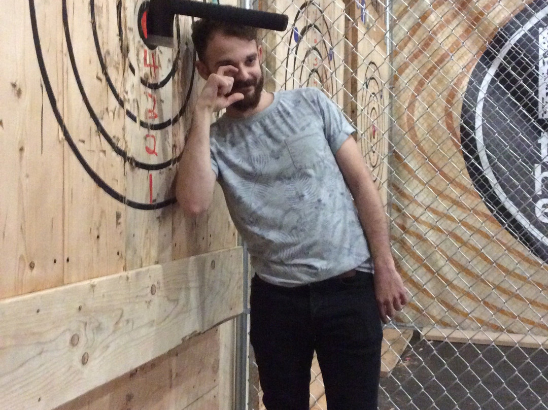 Bury the Hatchet Brooklyn - Axe Throwing-布鲁克林必去景点