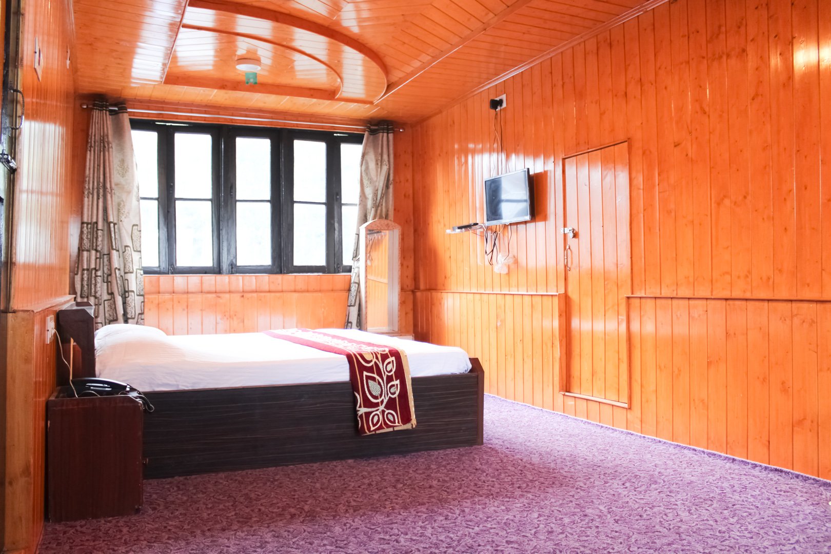 Pine View Hotel-官方
