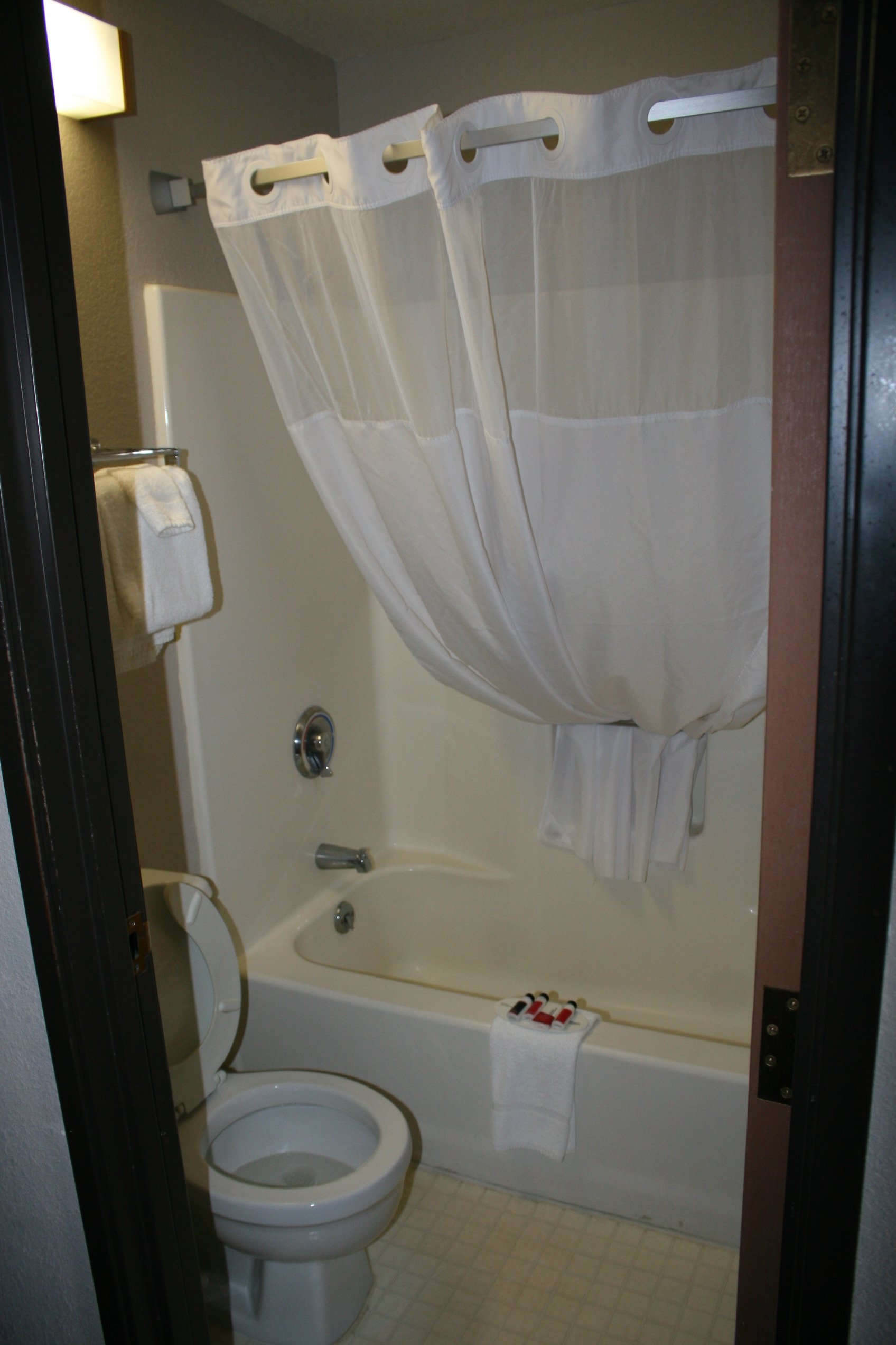 Super 8 by Wyndham Menomonie WI-浴室