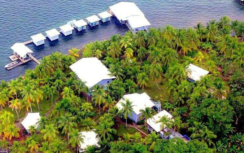 卡瑞恩岛度假酒店主图