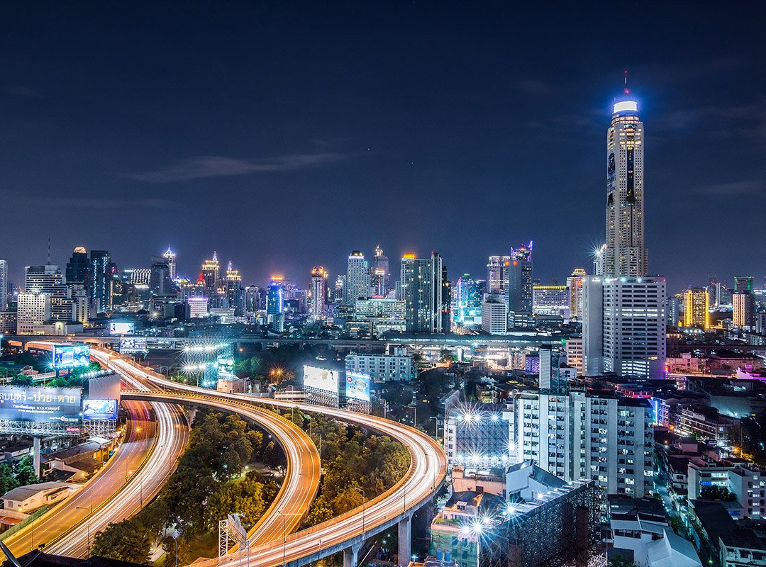 曼谷彩虹云宵酒店主图