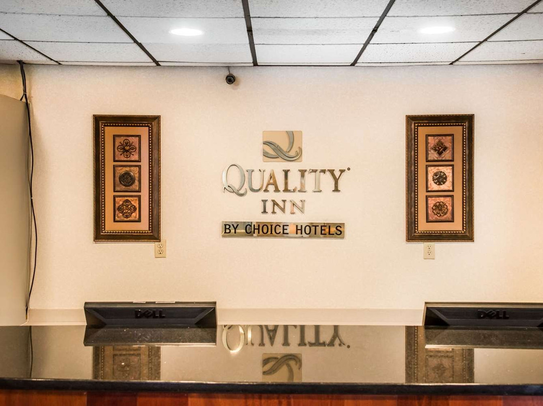 Hudson Inn & Suites主图