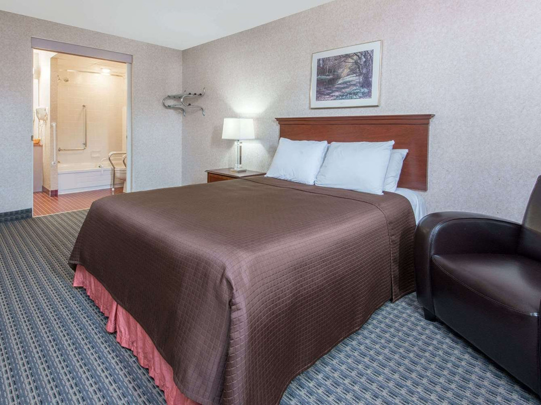 Howard Johnson by Wyndham Gravenhurst主图