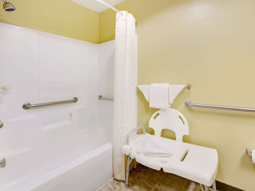 Super 8 by Wyndham Salisbury主图