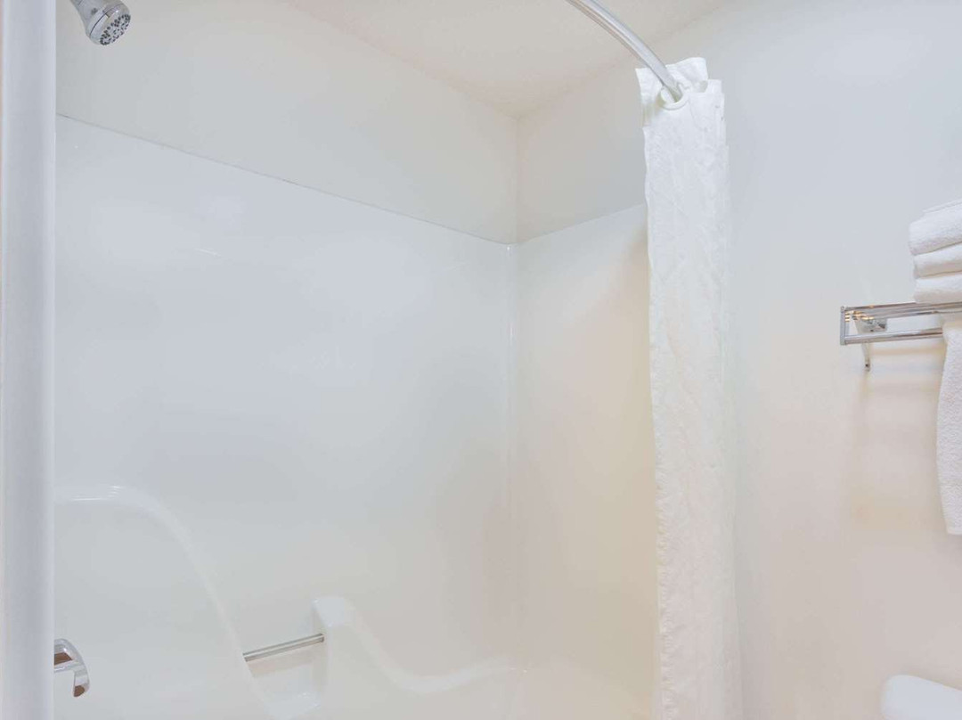 罗谢尔速8酒店主图