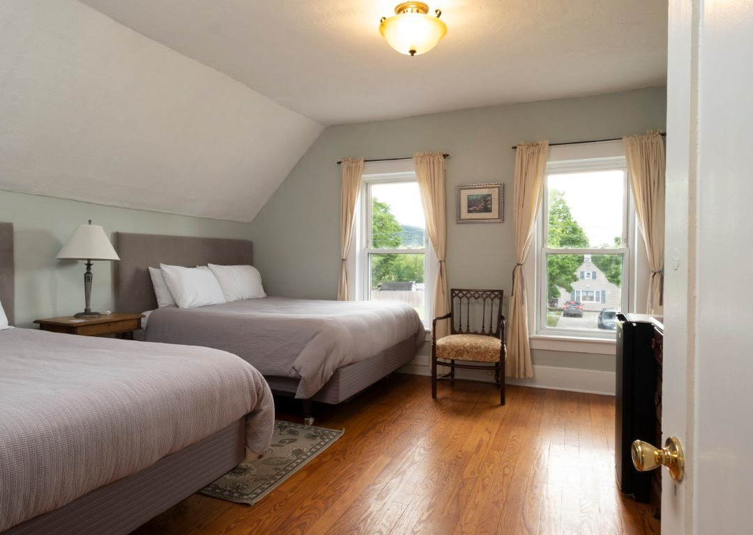 The Karass Inn主图