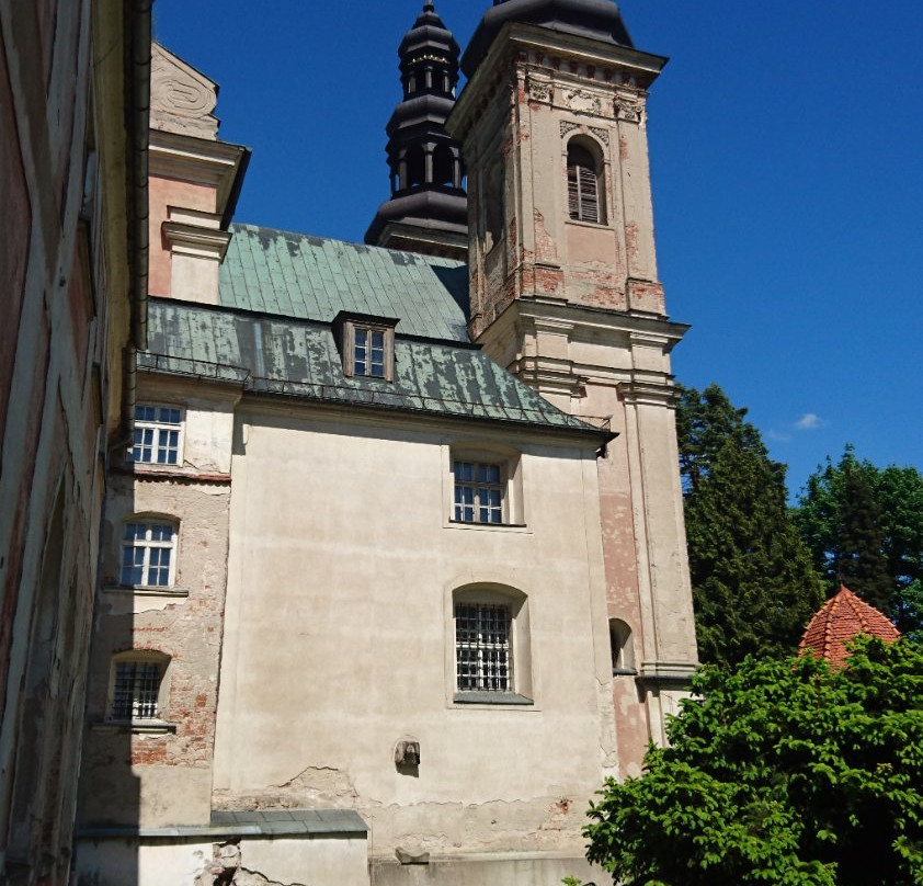 Church of the Blessed Virgin Mary and St Nicholas-Lad必去景点