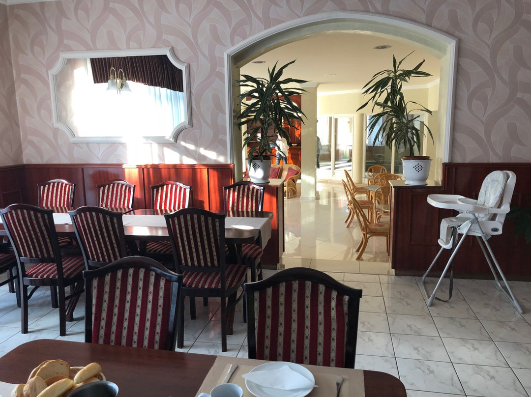 家庭俱乐部酒店主图