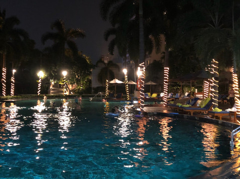 曼谷康莱德酒店主图