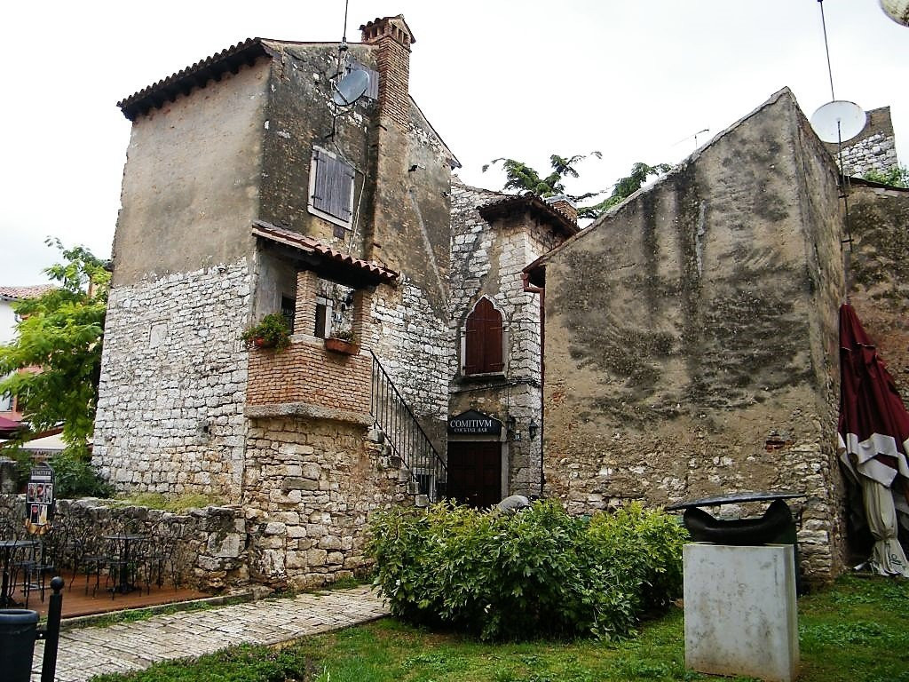 Romanesque House-波雷奇必去景点