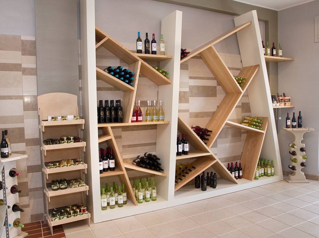 Cantine Le Grotte-Apricena必去景点