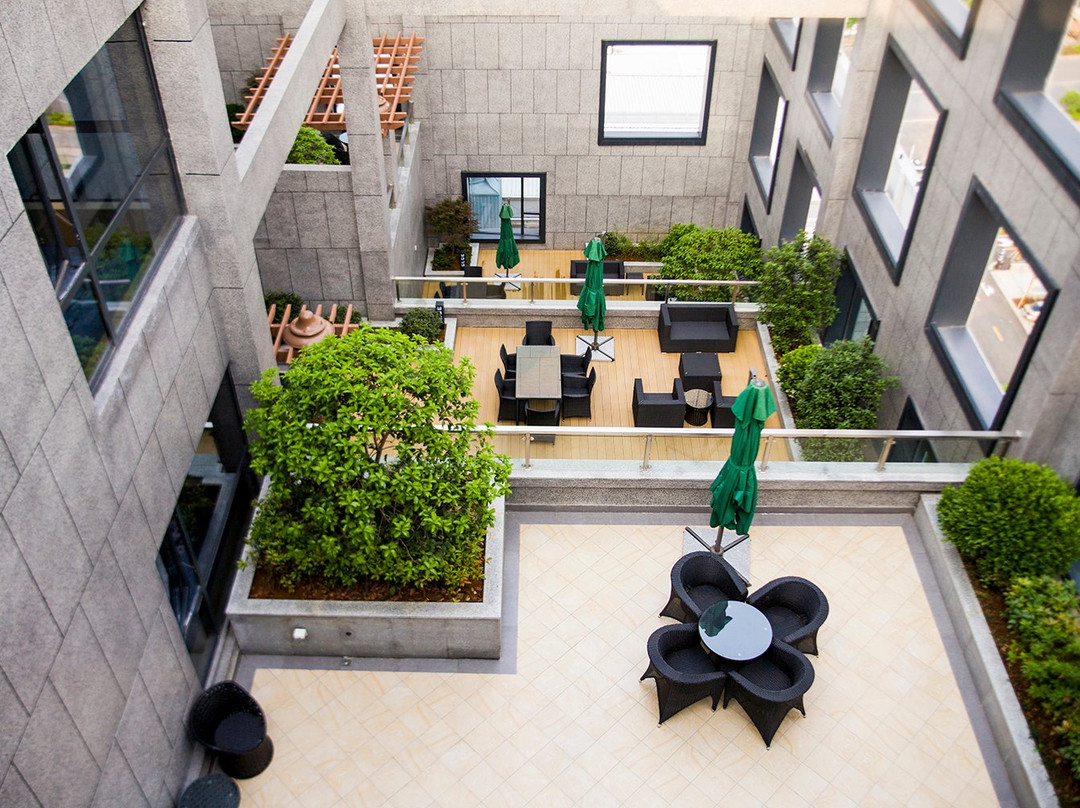 沃洲逸郡酒店主图