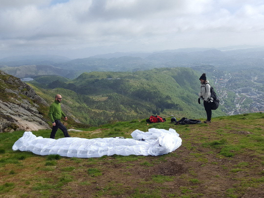 Tandem Paragliding Bergen景点图片