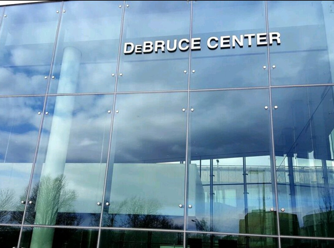 DeBruce Center-劳伦斯必去景点