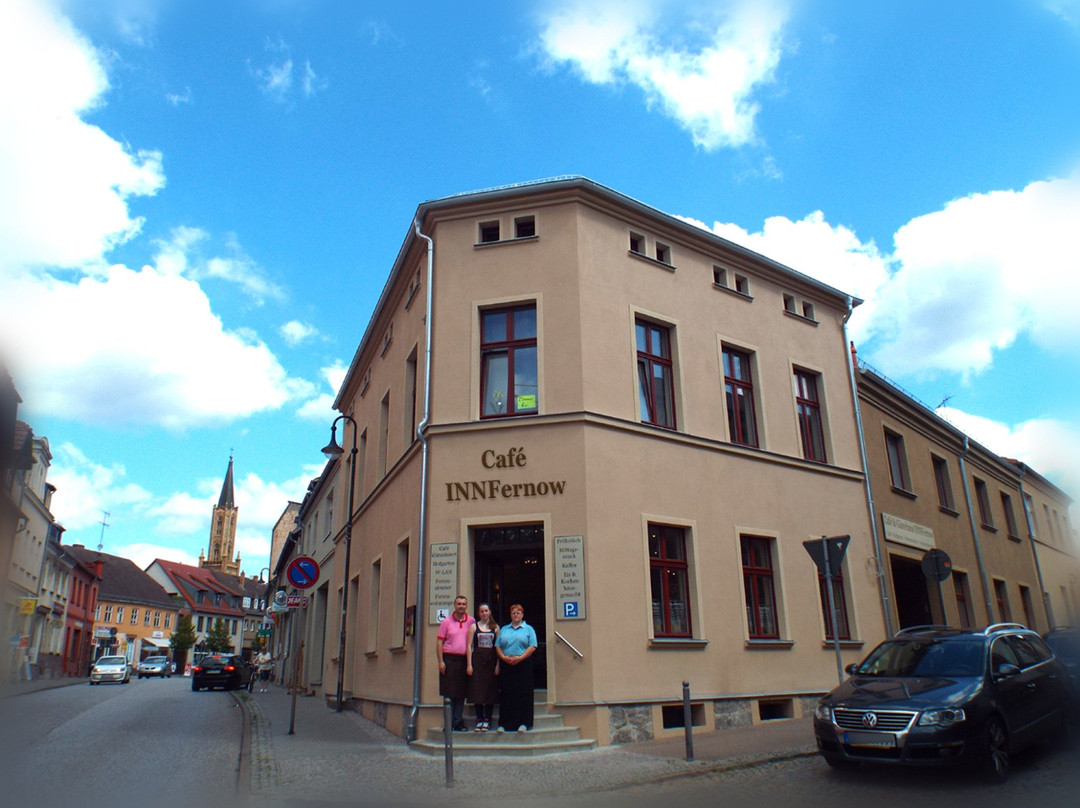 Menz餐馆和美食-Cafe und Gästehaus INNFernow