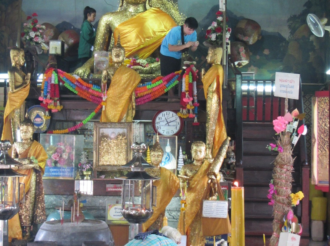 Wat Rat Charoen Tham景点图片