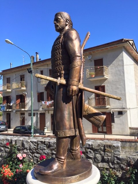Statua del Principe Bulgaro Khan Alzeco景点图片