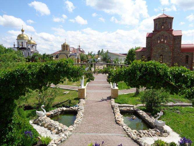 Temple of the Holy Apostles Peter and Paul-Essentuki必去景点